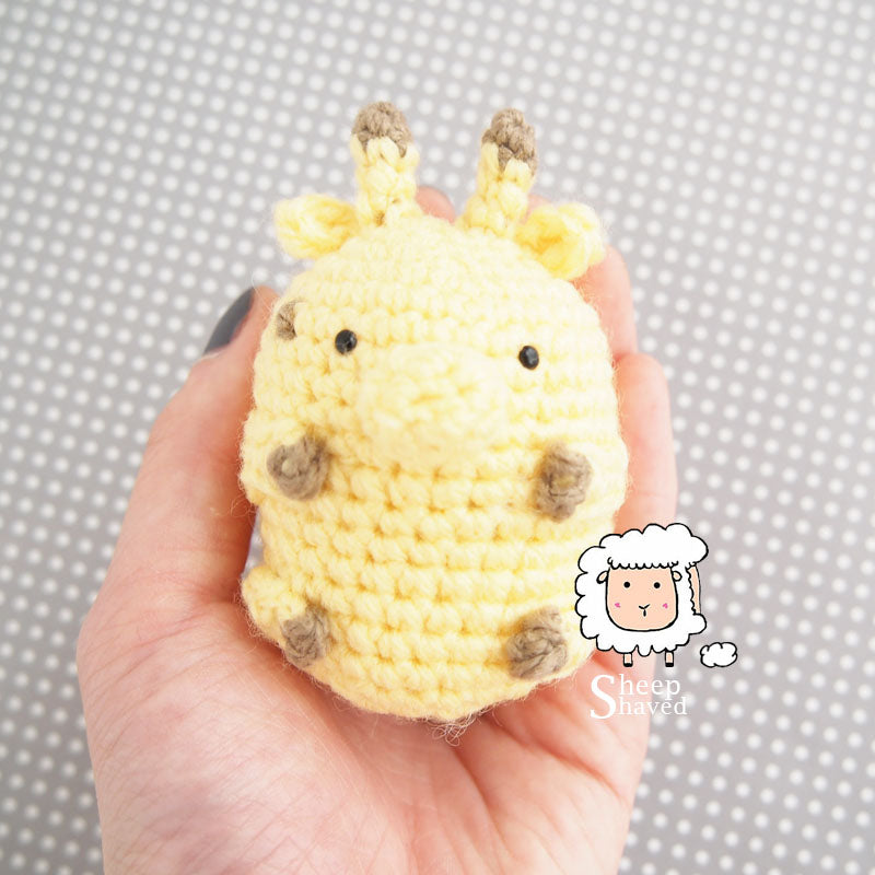 Crochet plush toy giraffe amigurumi